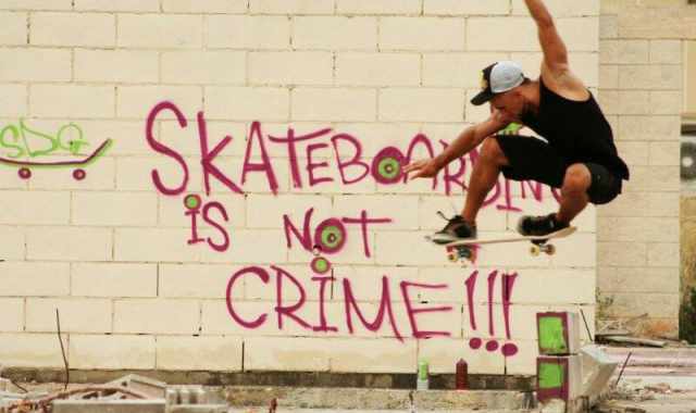 Vito, il mito dello skateboard: Ma a Bari  meglio nascondersi