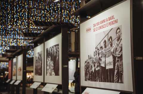 Bari, in via Argiro una mostra fotografica per i 100 anni della Peroni