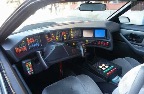 "Kitt portami a casa": due pugliesi riproducono l'auto parlante di Supercar